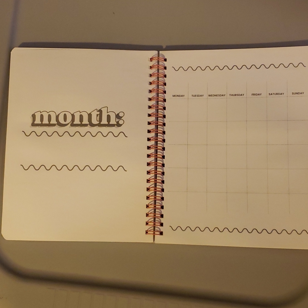 ⭐ 3 for $15 ⭐ Planner 80 Sheets - UNDATED PLANNER. - Picture 6 of 6